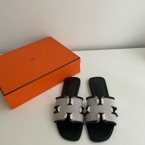 （sold) Hermes Oran Sandal